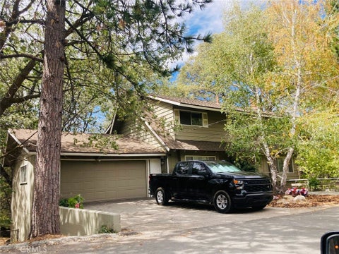 Photo of 28097 Geneva LN, Lake Arrowhead, CA 92352 (MLS # IG26193616)