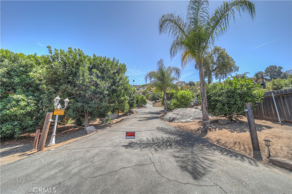 897 Leland Place