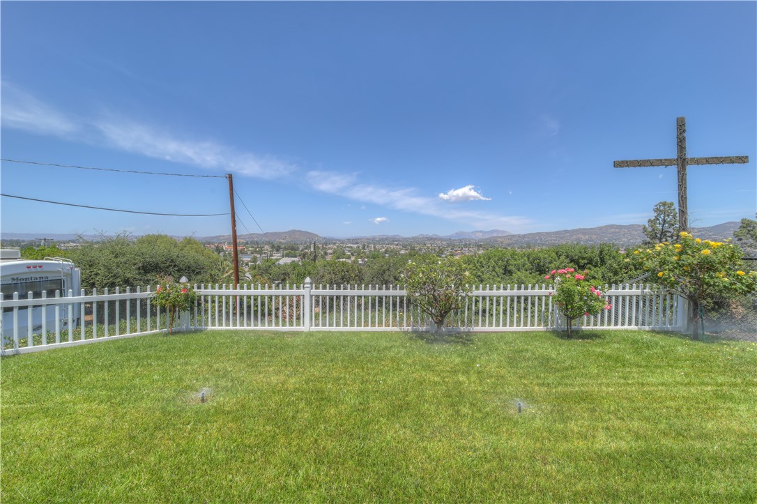 897 Leland Place