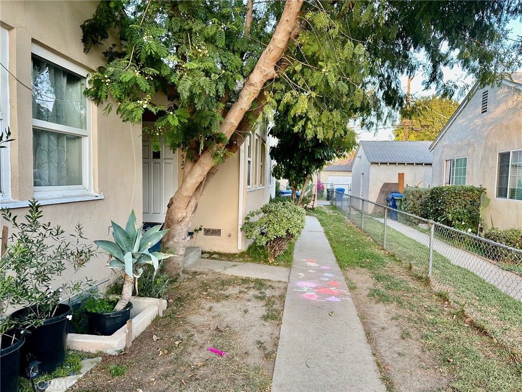 Photo of 7450 Woodley Avenue, Van Nuys, CA 91406 (MLS # SR25164725)