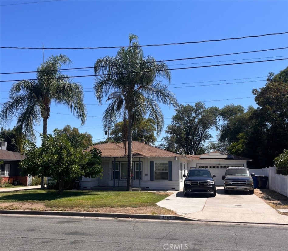 Beautiful lrge home nestled in Riverside with a large rear yard with 3 large bedrooms and one bathroom wit a stand up shower and a separate bathtub and a large inside laundry room next to the kitchen. Large newer a/c unit on the roof with solar panels and a large driveway for several cars and RV parking as well.