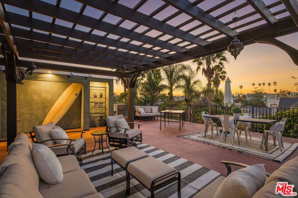 686 San Juan Avenue, Venice CA 90291