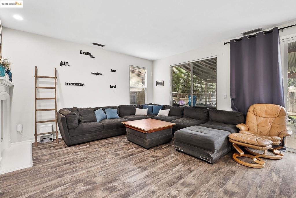 OAKLEY - Residential