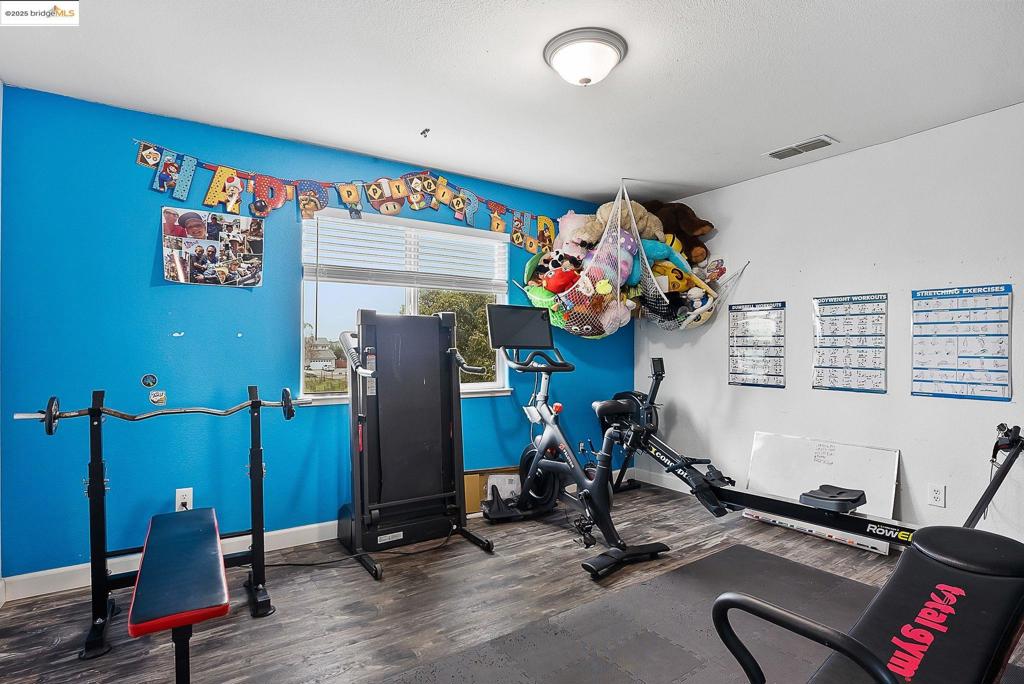 OAKLEY - Residential