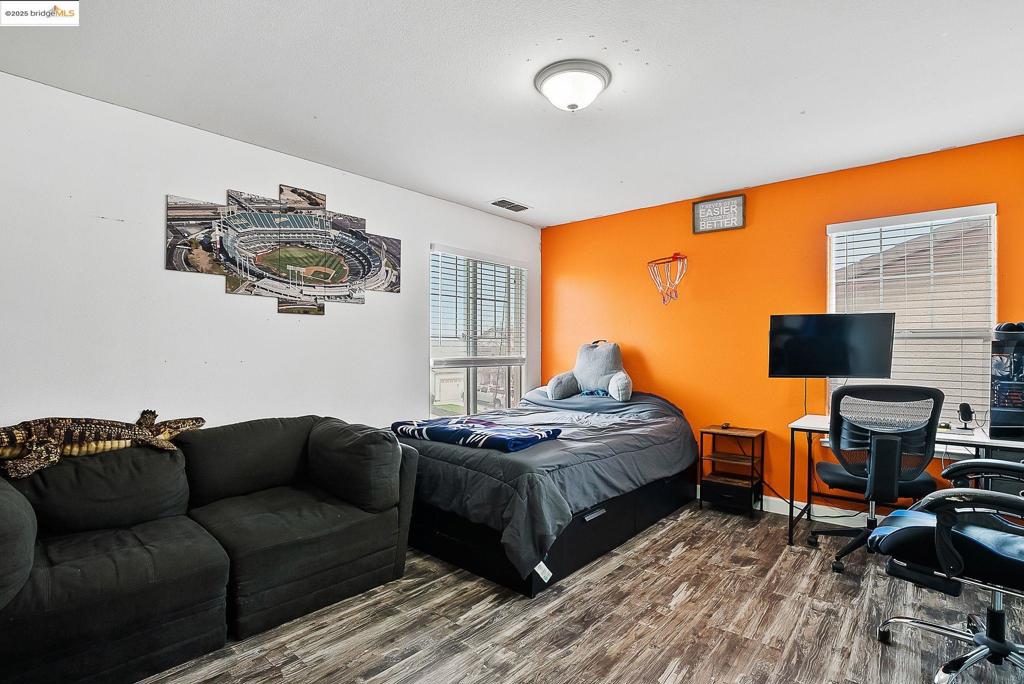 OAKLEY - Residential