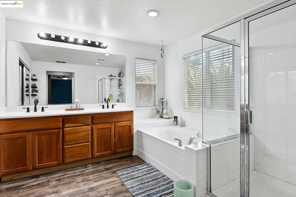 OAKLEY - Residential