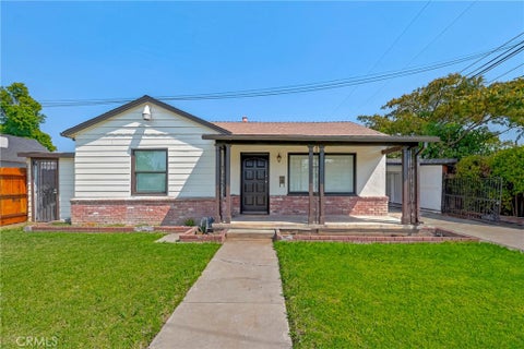 Photo of 209 E 18th ST, Merced, CA 95340 (MLS # MC26192421)