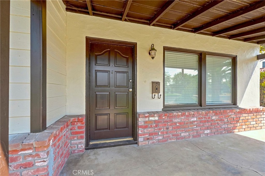 209 E 18th