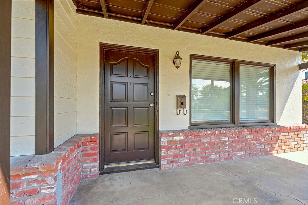 209 E 18th
