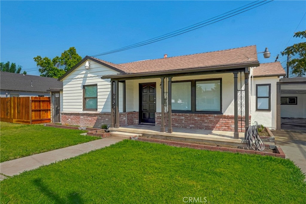 209 E 18th