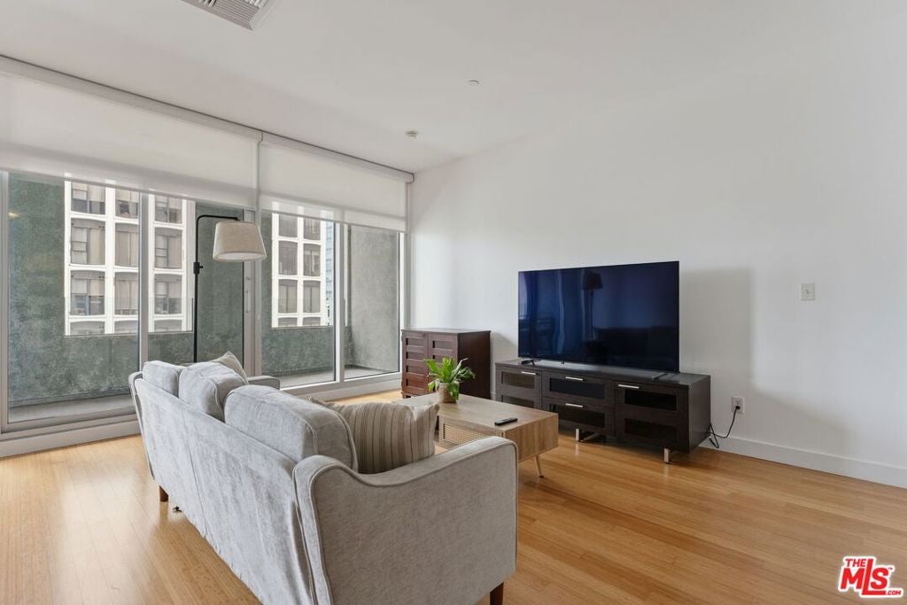 3810 Wilshire Boulevard 602