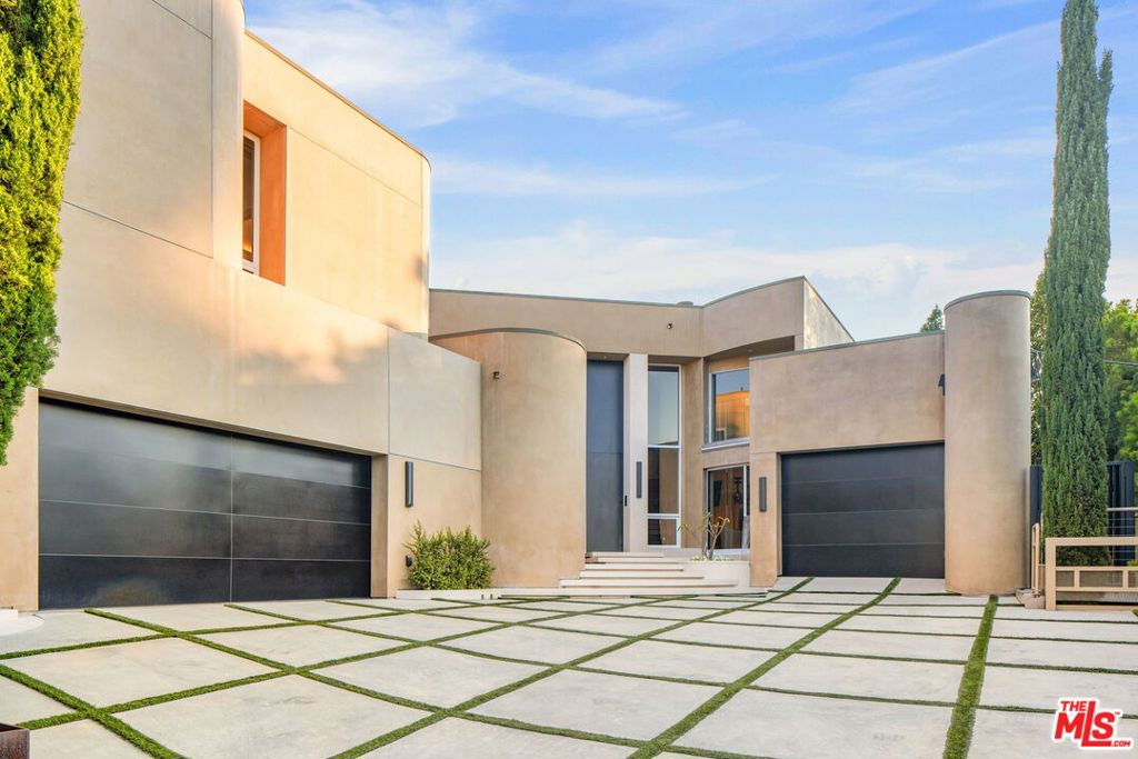 8450 Grand View Drive