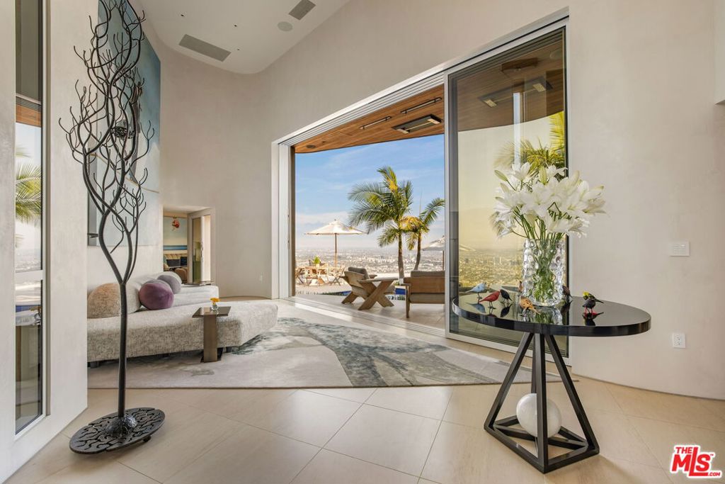 8450 Grand View Drive