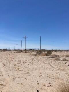 Building or investment opportunity. Just shy of 1/4 acre homesite with mountain, hills, desert view- consider a front loaded yard for view of edge of Salton Sea. Easy roads. Build now or hold for investment value.