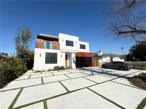 Photo of 18039 Rosita St, Encino, CA 91316 (MLS # SR26152347)