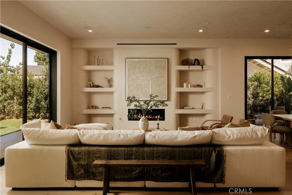 Photo of 13853 Chandler BLVD, Sherman Oaks, CA 91401 (MLS # GD26142492)
