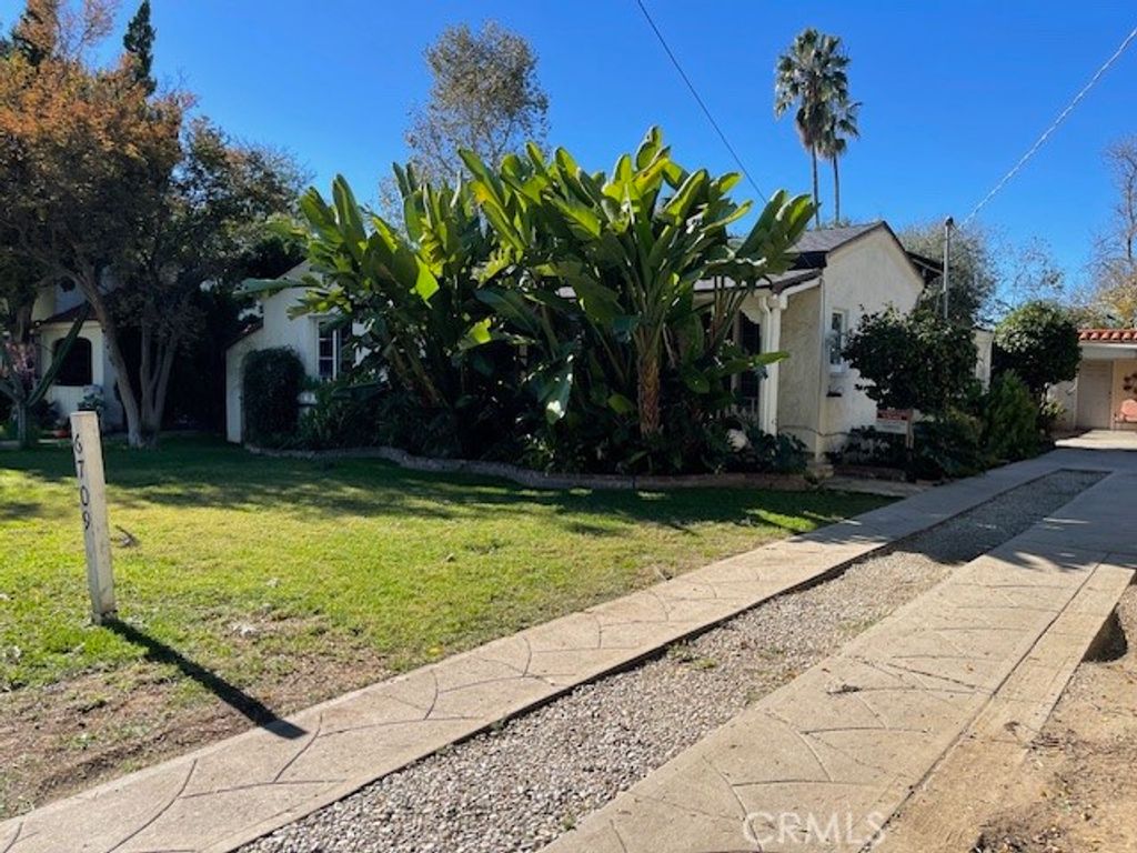 Photo of 6709 Vesper, Van Nuys, CA 91405 (MLS # SR25271703)