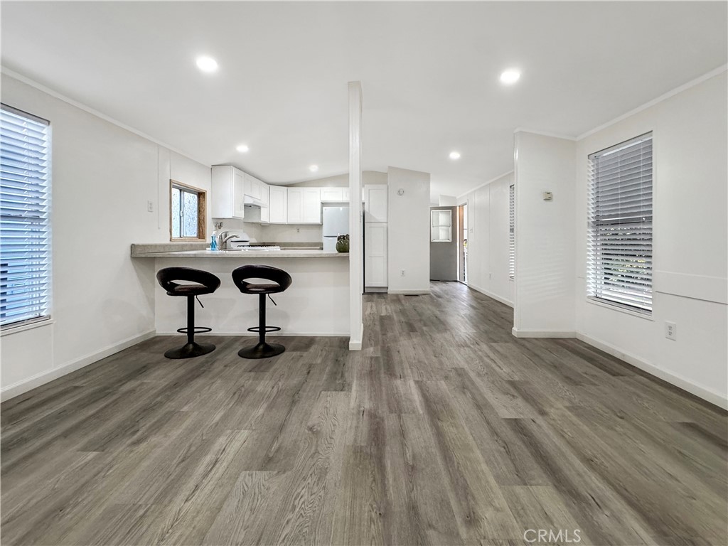 201 W W Collins Avenue 118