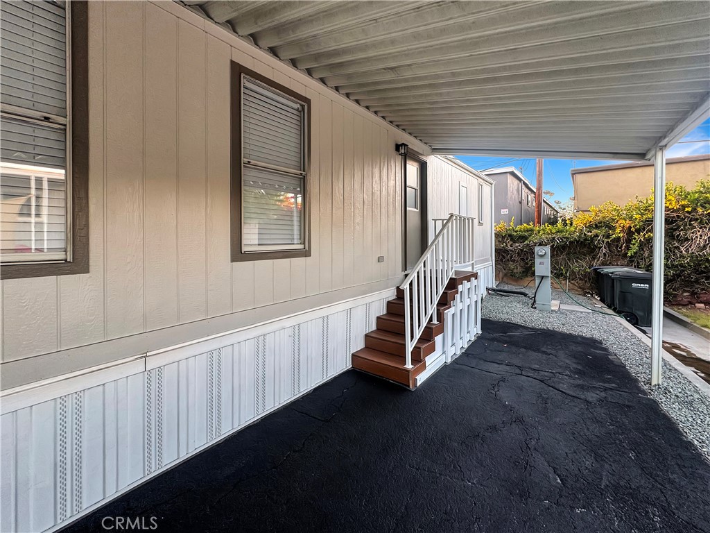201 W W Collins Avenue 118