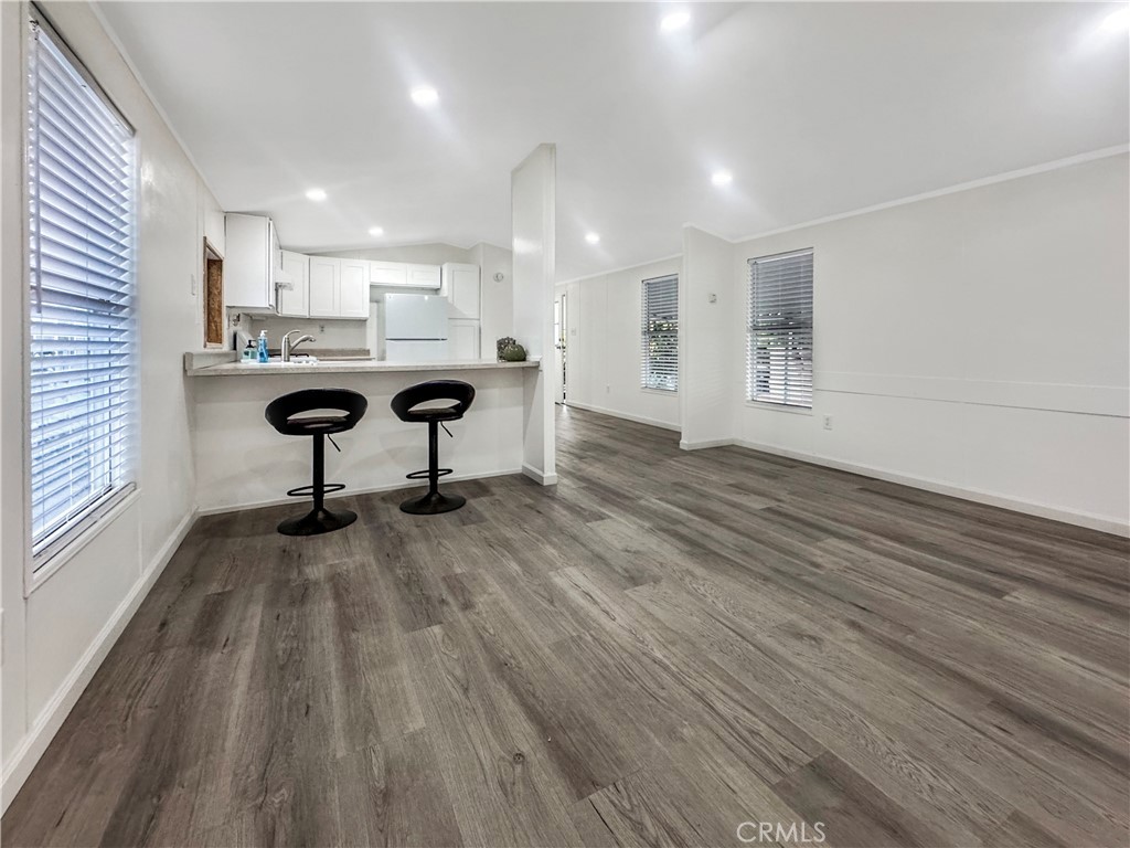 201 W W Collins Avenue 118