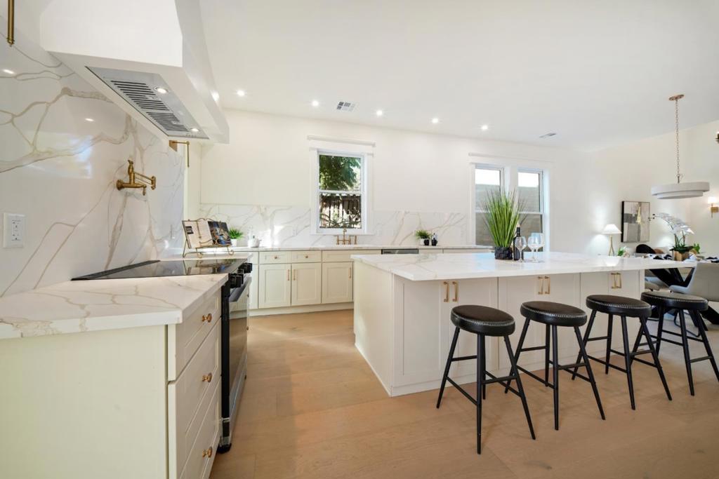 75 W William Street