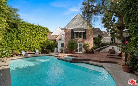 Photo of 501 Woodruff Avenue, Los Angeles, CA 90024 (MLS # 26647363)