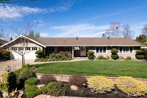 Photo of 136 136 Shuey Drive Dr, Moraga, CA 94556 (MLS # 41125354)