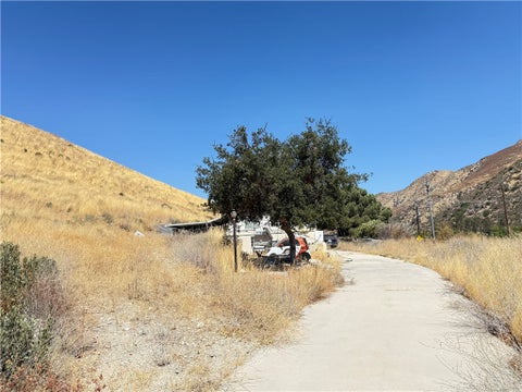 Photo of 11561 Soledad Canyon RD, Agua Dulce, CA 91390 (MLS # SR26225897)