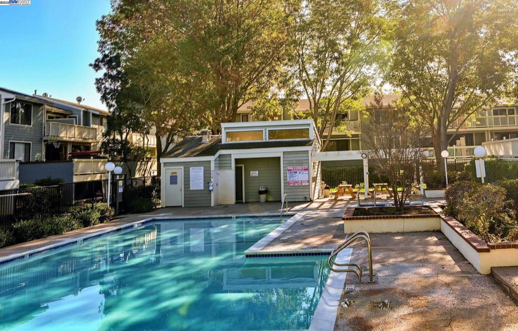 MEADOWBROOK - Residential