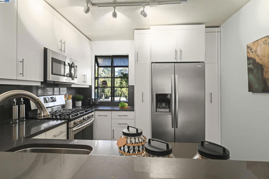 MEADOWBROOK - Residential