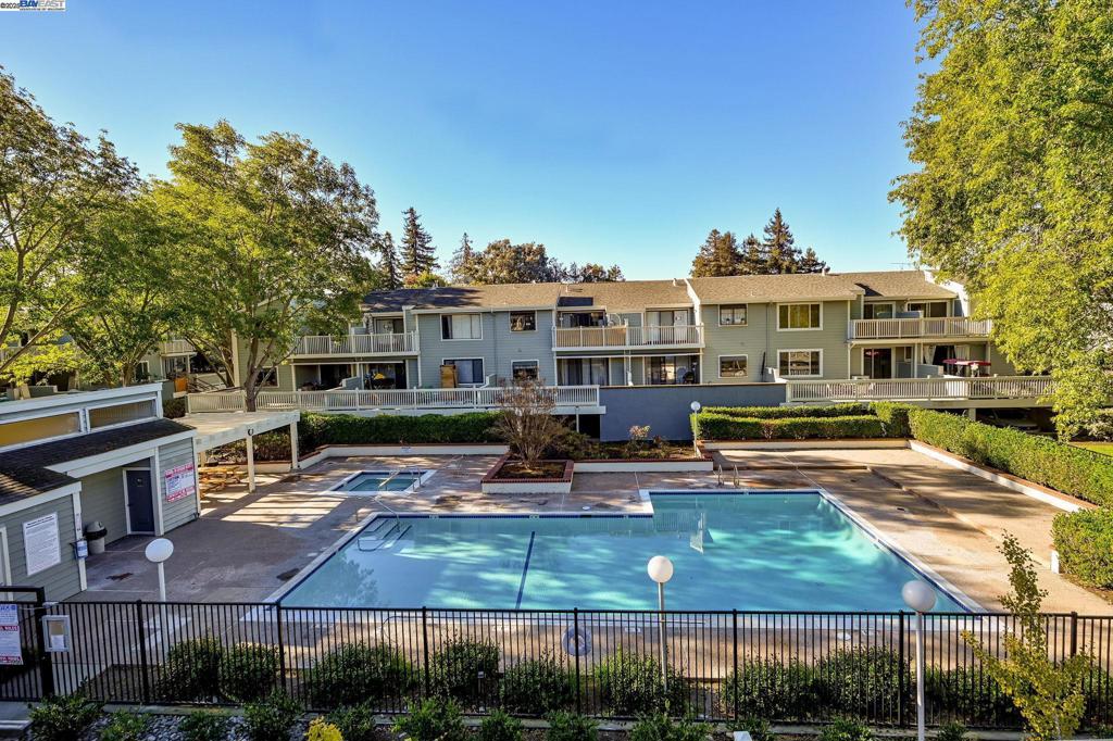 MEADOWBROOK - Residential