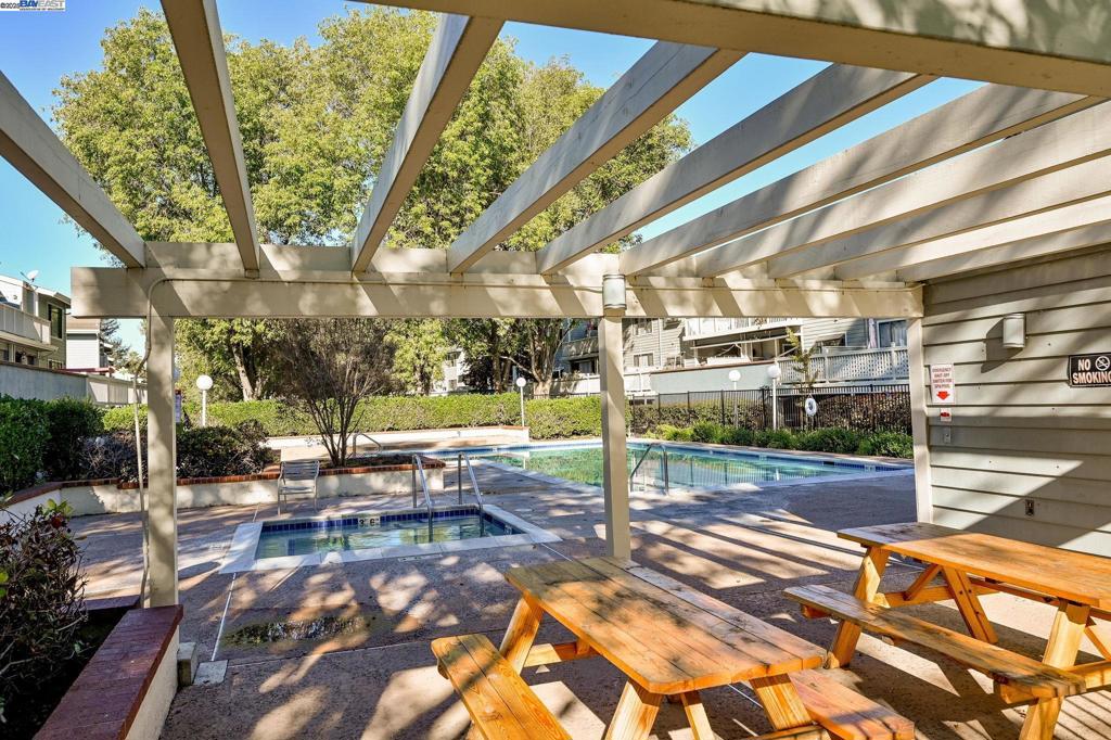 MEADOWBROOK - Residential