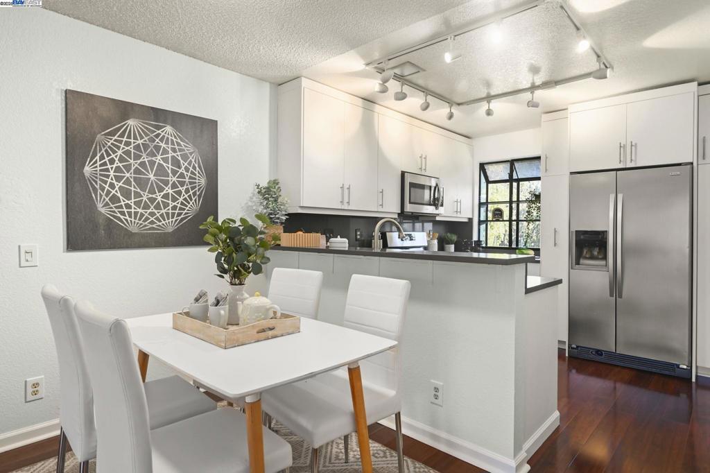 MEADOWBROOK - Residential