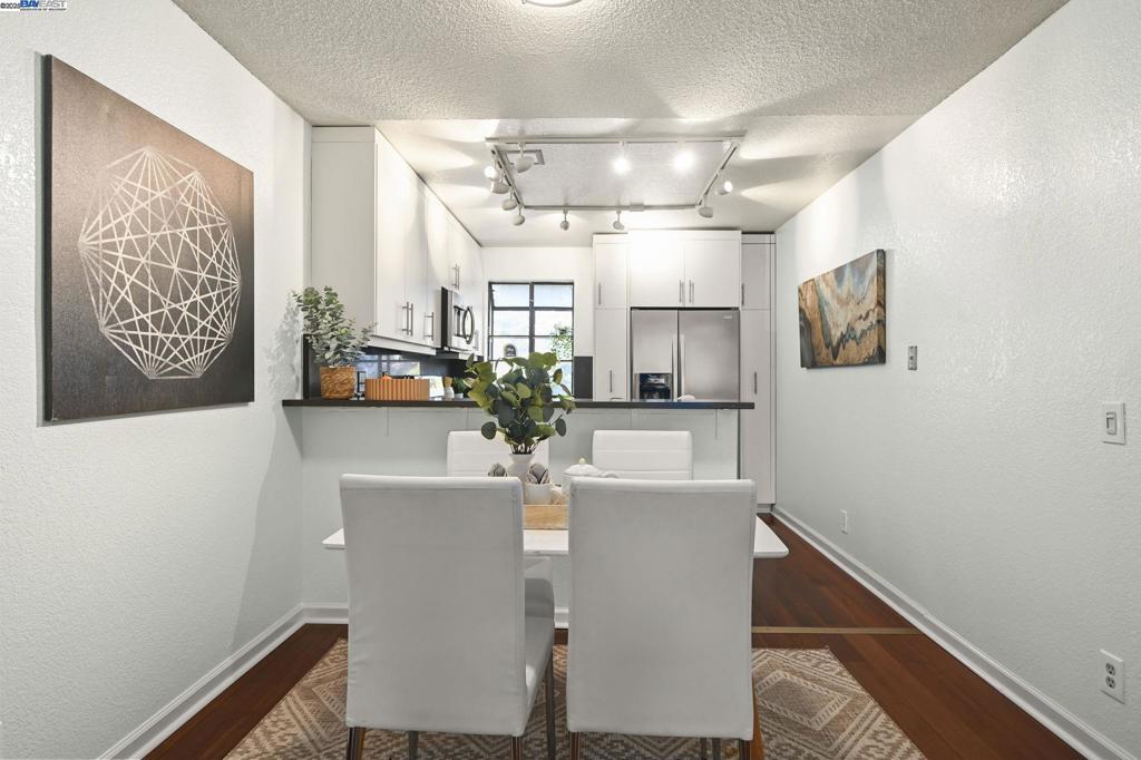 MEADOWBROOK - Residential