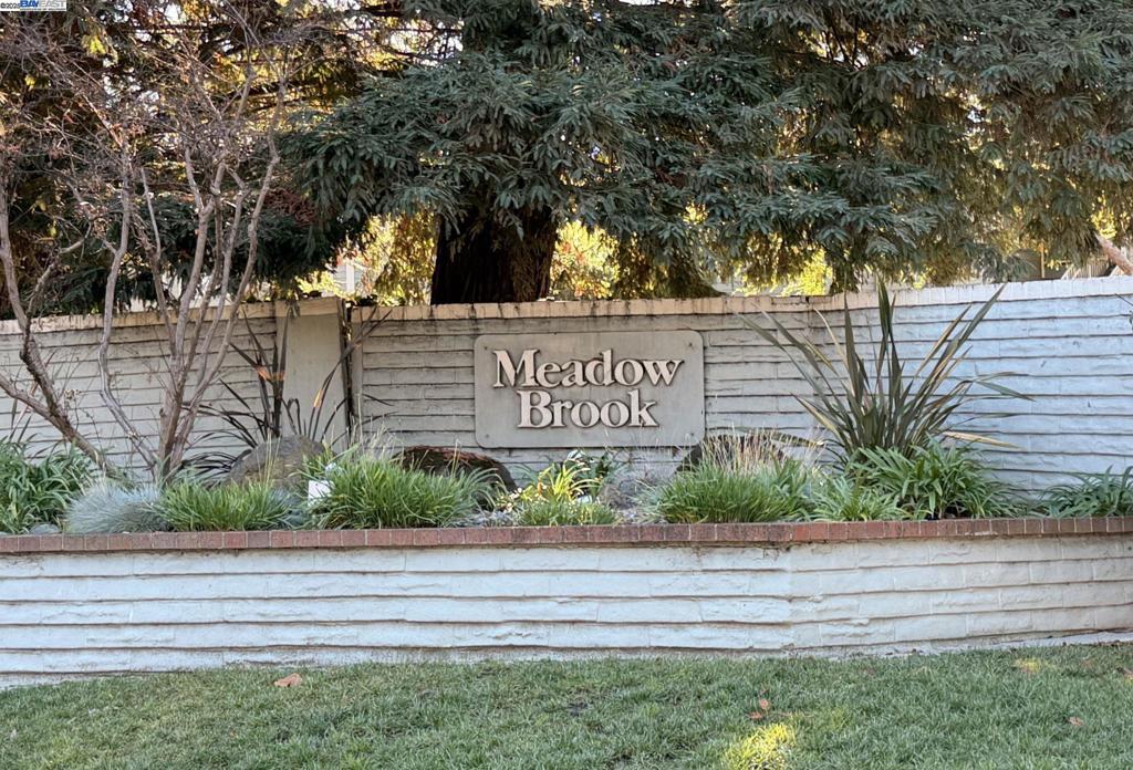MEADOWBROOK - Residential