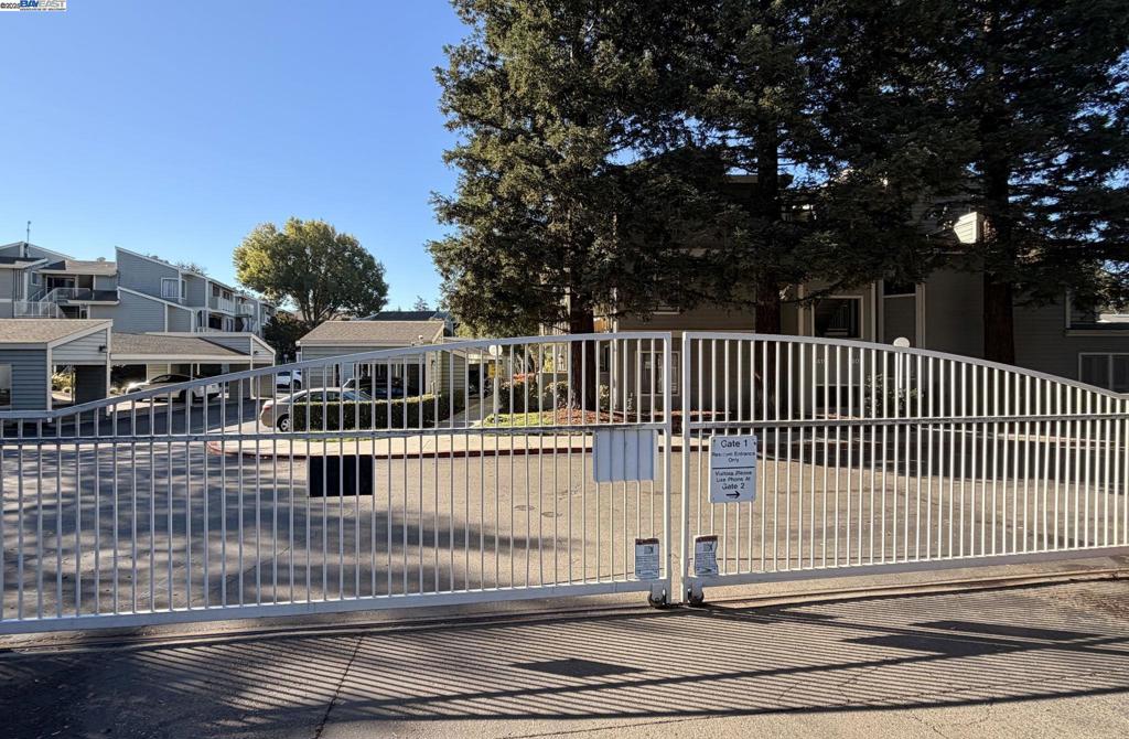 MEADOWBROOK - Residential