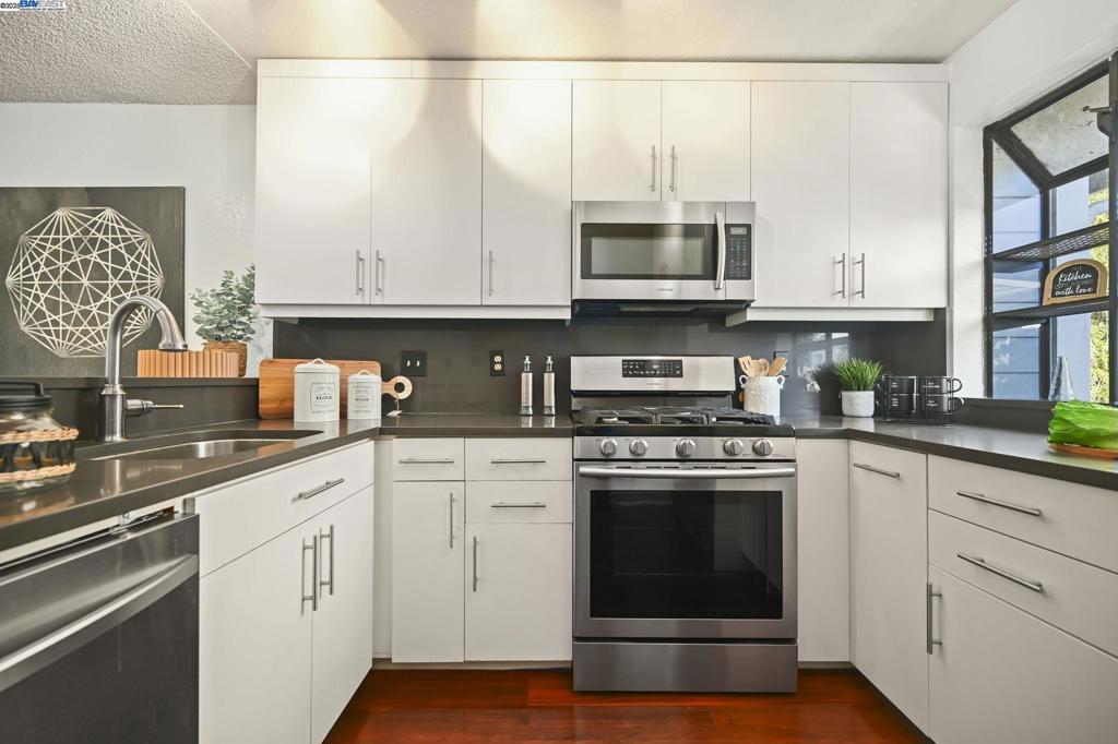 MEADOWBROOK - Residential