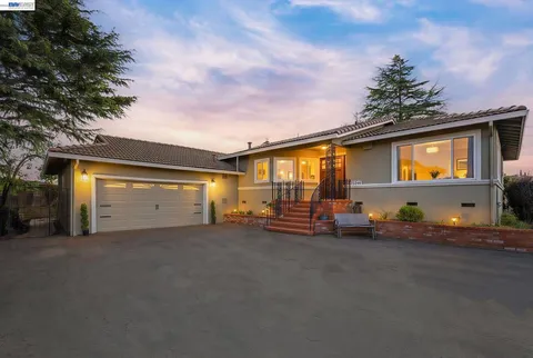 26446 Fairview Ave, Castro Valley, CA 94542 - MLS#: 41133032