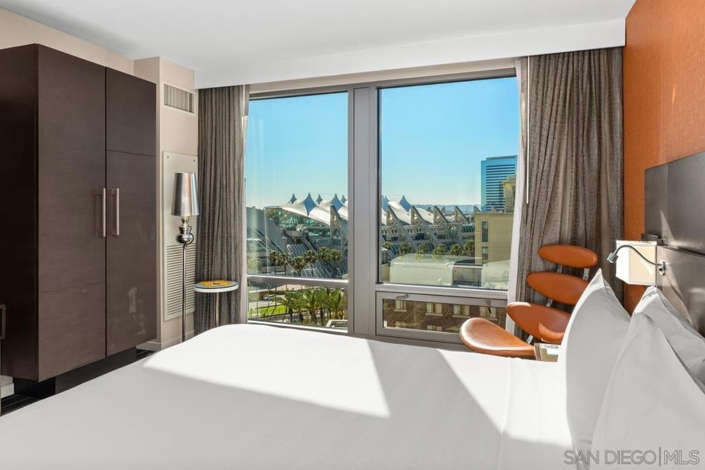 207 5Th Ave 1033