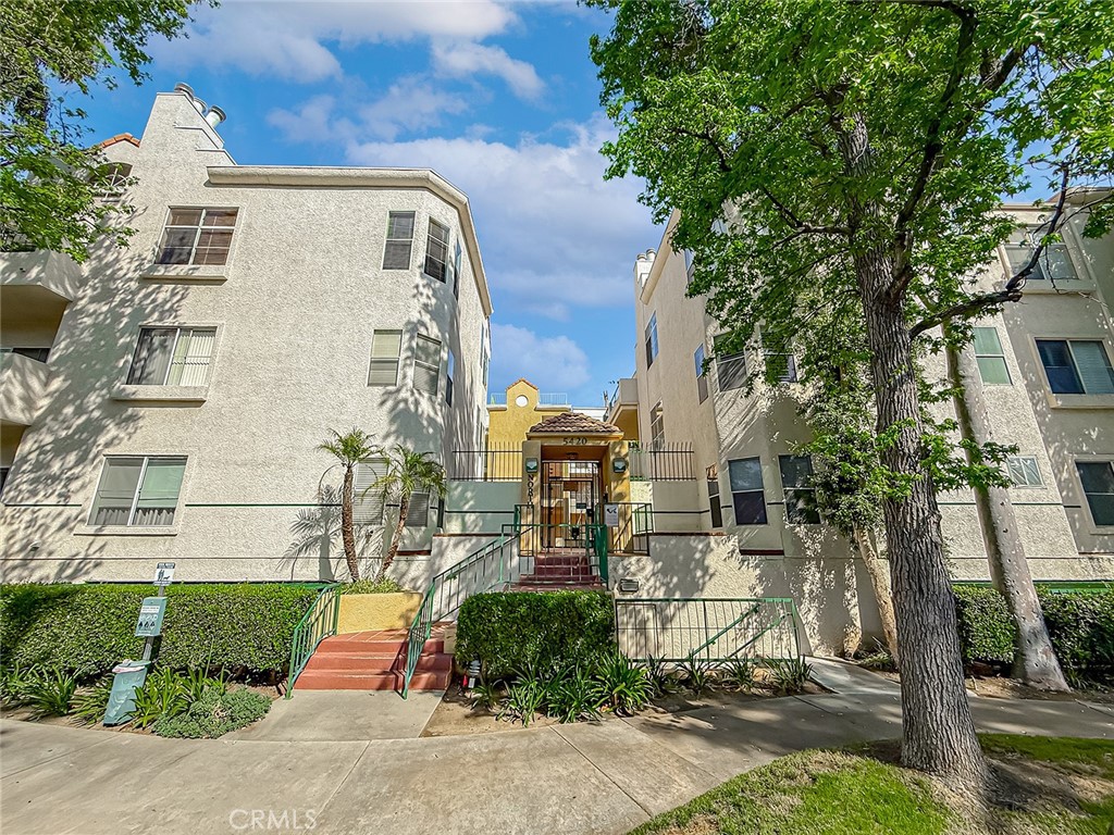 5420 Sylmar Avenue 118