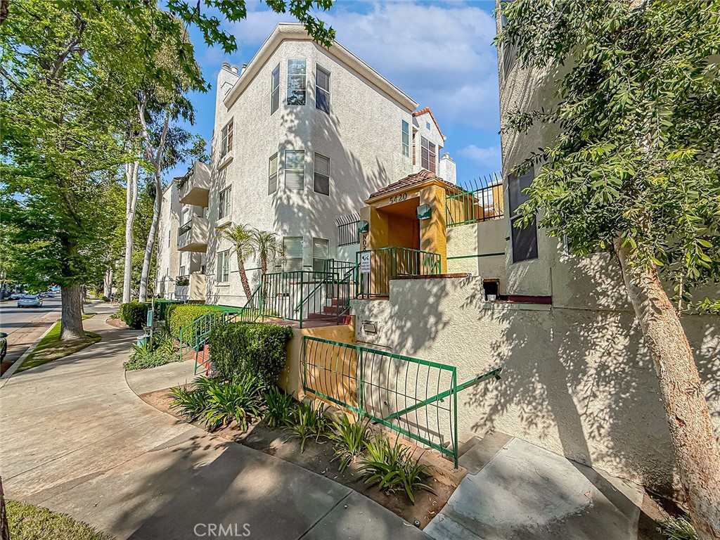 5420 Sylmar Avenue 118