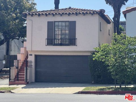 Photo of 4956 S San Vicente Boulevard, Los Angeles, CA 90019 (MLS # 26632643)