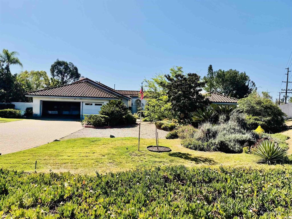 13807 Lake Poway Road Road