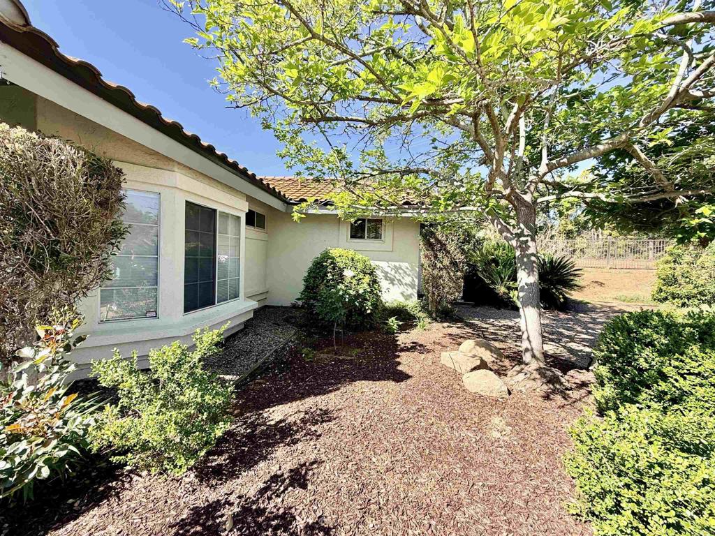13807 Lake Poway Road Road