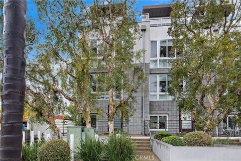 Photo of 4151 Redwood Avenue #106, Los Angeles, CA 90066 (MLS # LG26164628)