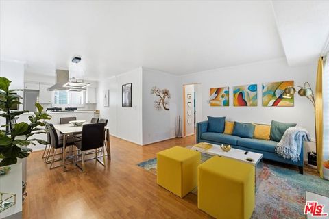 22030 Calvert Street 6 Woodland Hills CA 91367