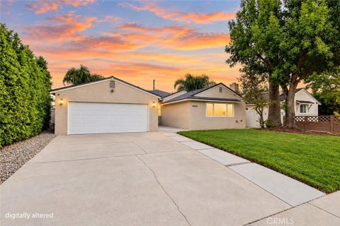 Photo of 15809 Kingsbury Street, Granada Hills, CA 91344 (MLS # SR26229703)