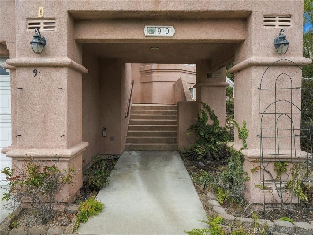 90 Villa Court