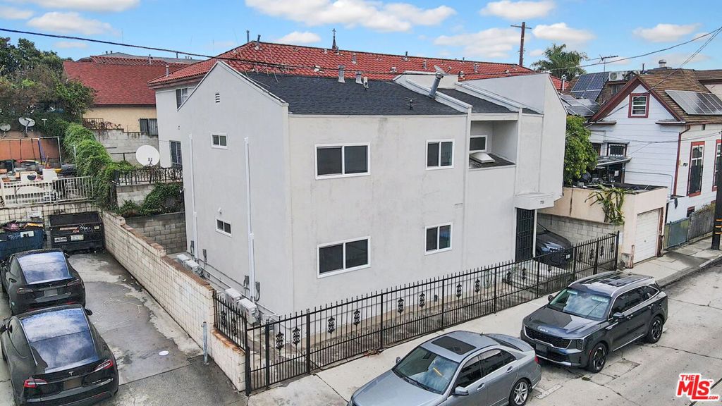 711 Bartlett Street