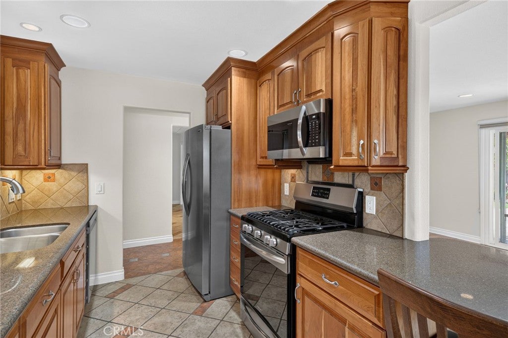 5051 Sisson Drive, Huntington Beach CA 92649 - Photo 9